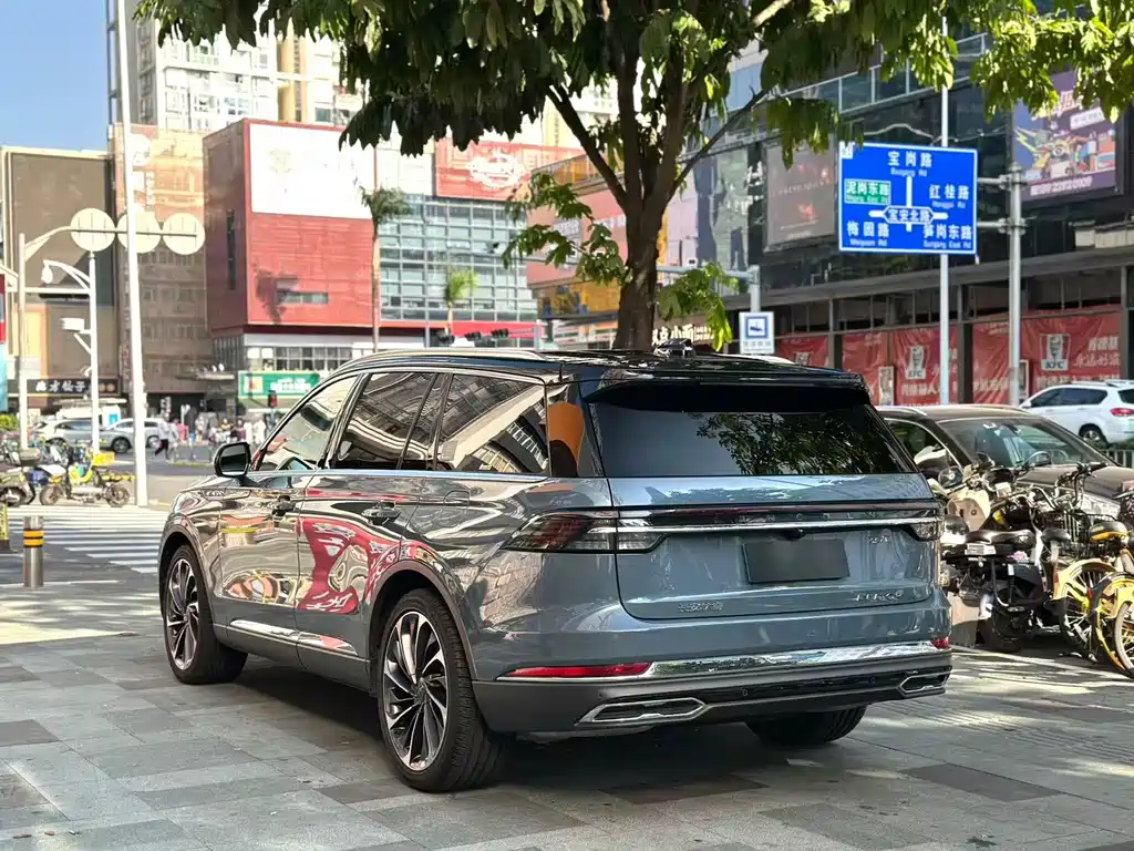 Lincoln Aviator — фото 10