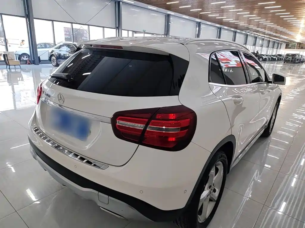 Mercedes-Benz GLA — фото 6