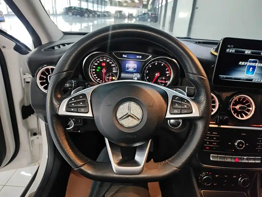 Mercedes-Benz GLA — фото 10