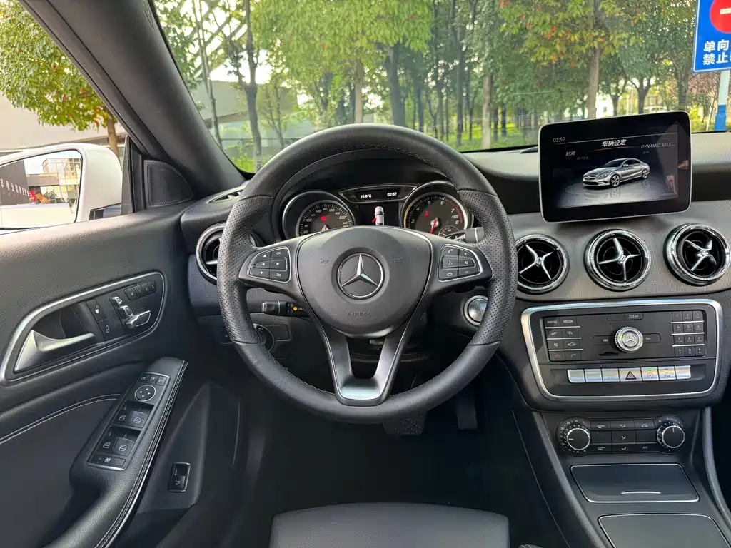 Mercedes-Benz CLA (Import) — фото 27