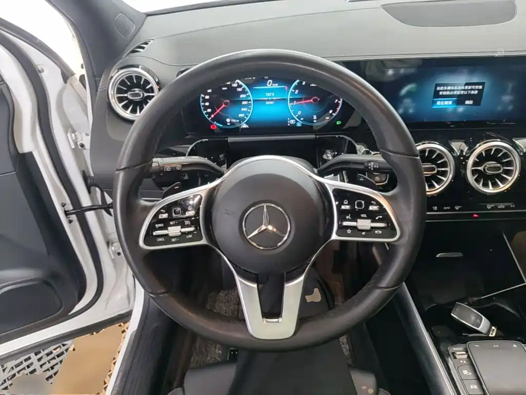 Mercedes-Benz GLA — фото 10