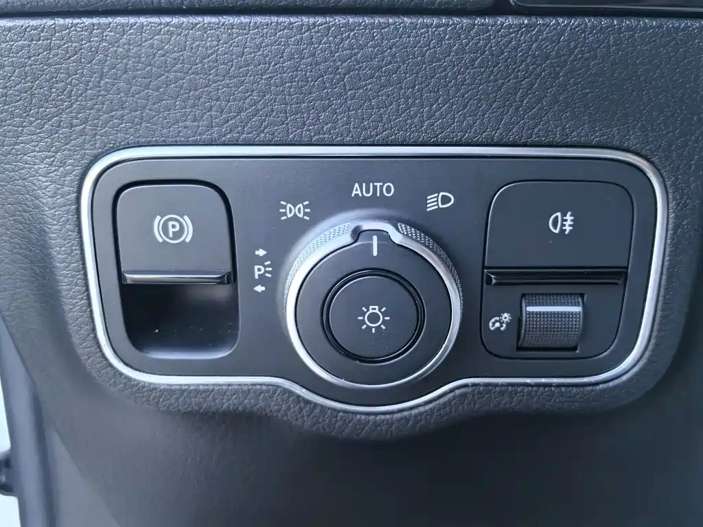 Mercedes-Benz GLA — фото 27