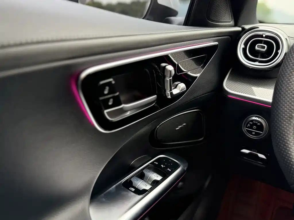 Mercedes-Benz C-Class — фото 16