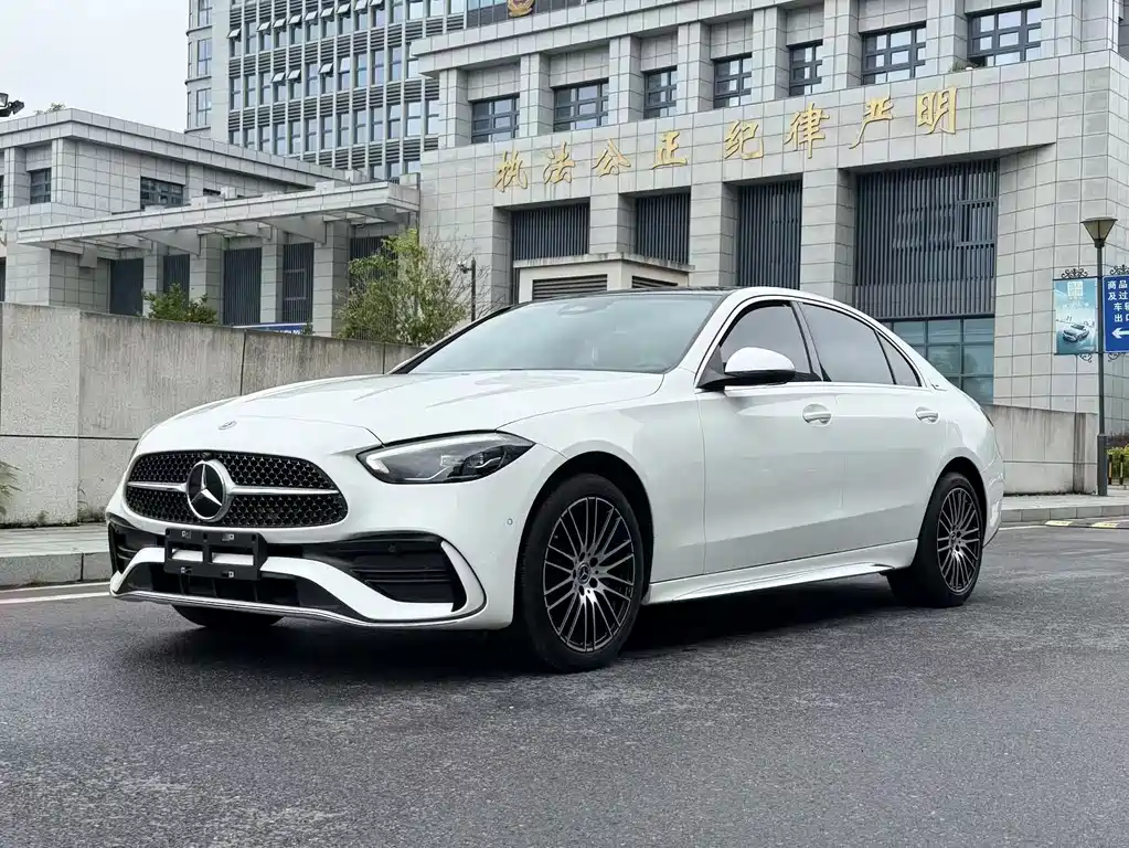 Mercedes-Benz C-Class — фото 1