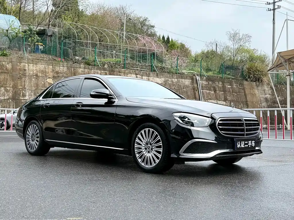 Mercedes-Benz E-Class — фото 3