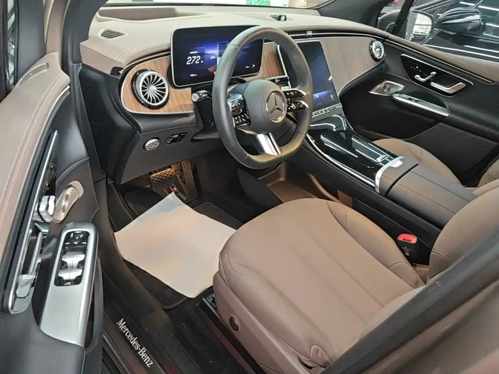 Mercedes-Benz EQE SUV — фото 14