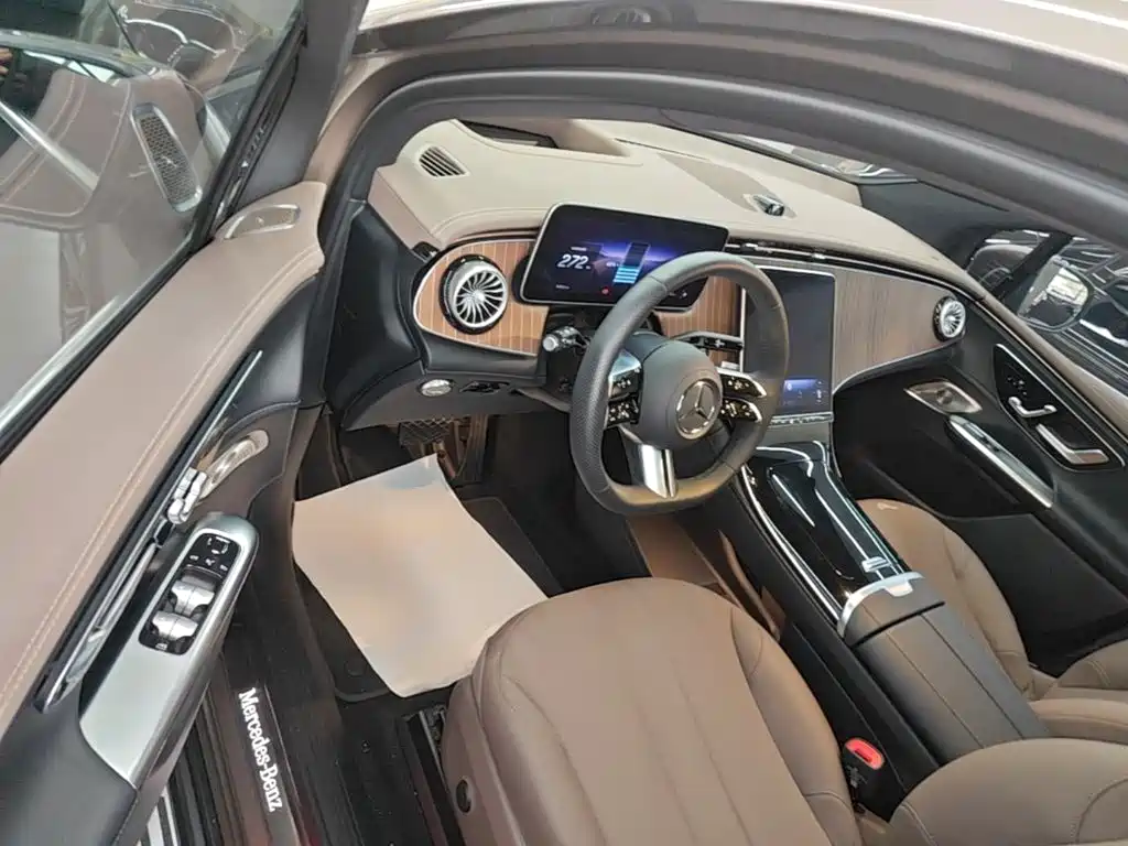 Mercedes-Benz EQE SUV — фото 15
