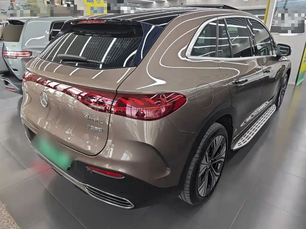 Mercedes-Benz EQE SUV — фото 6