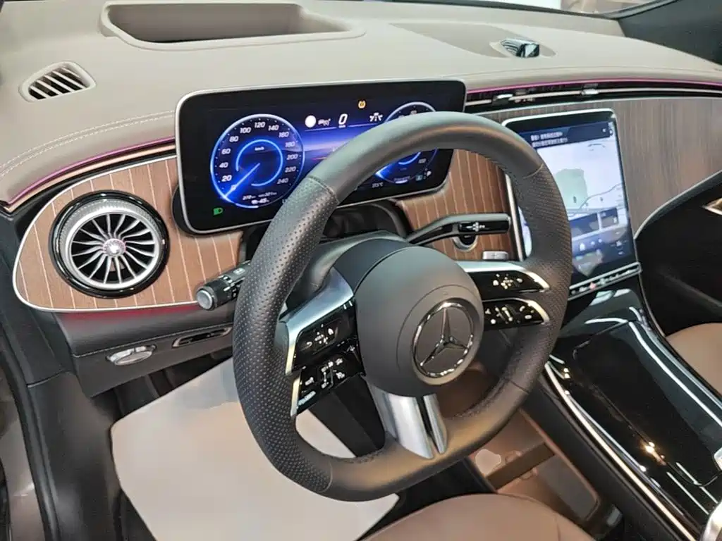 Mercedes-Benz EQE SUV — фото 9