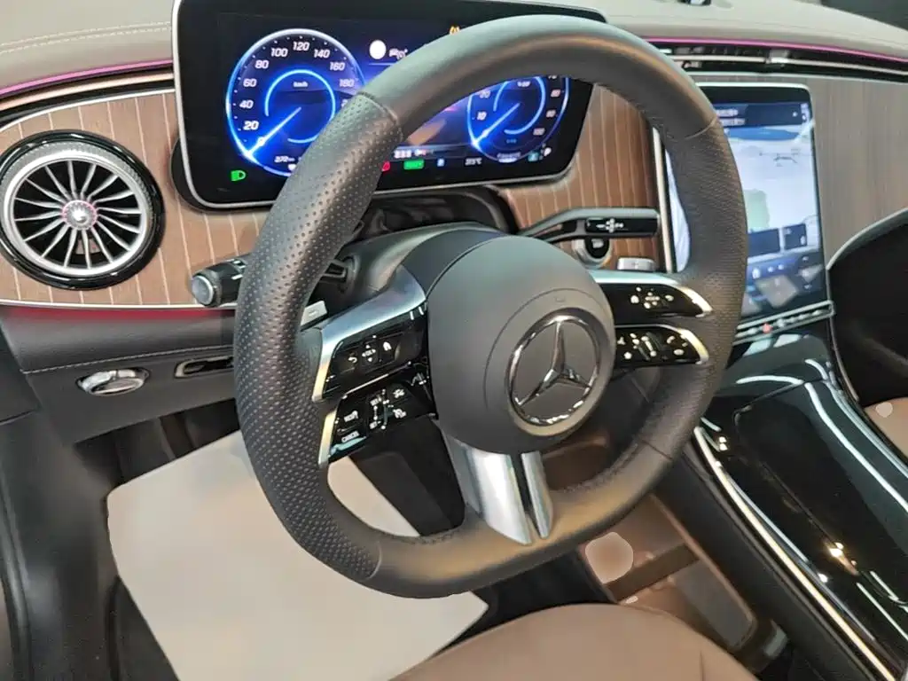 Mercedes-Benz EQE SUV — фото 10