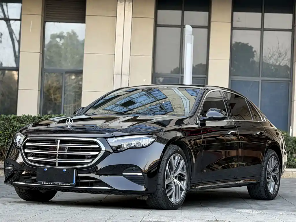 Mercedes-Benz E-Class — фото 1