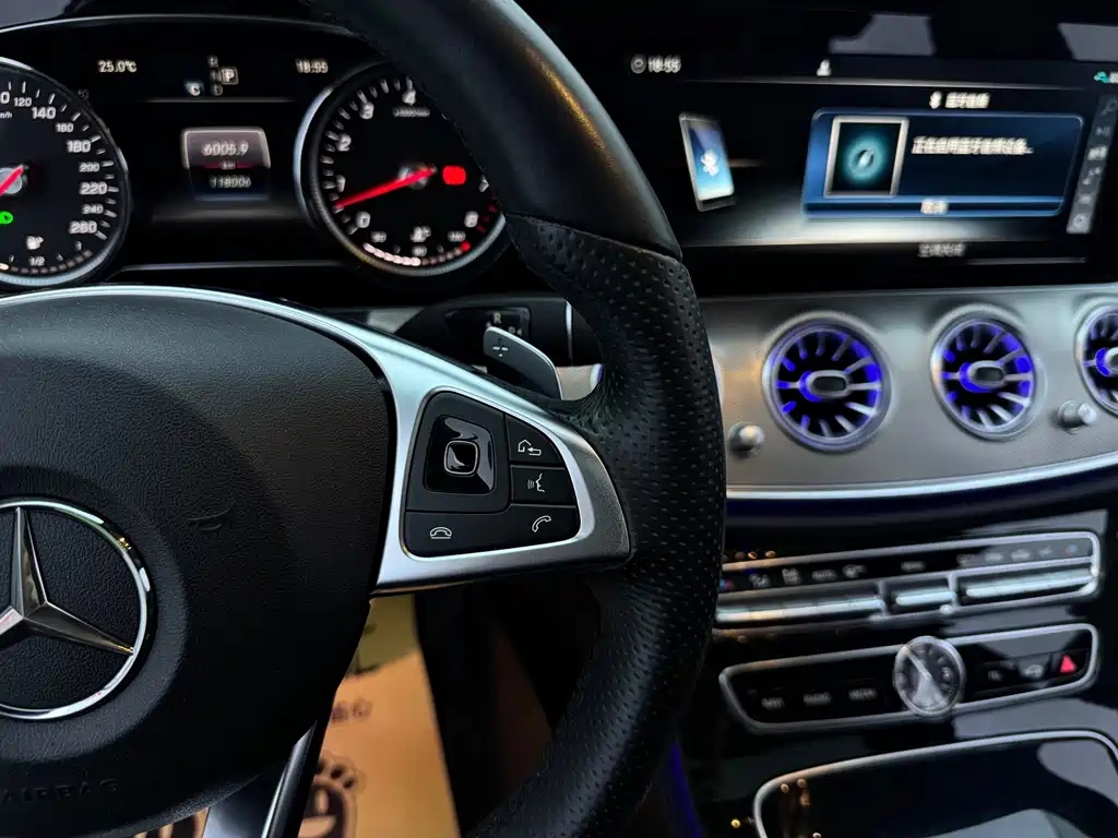 Mercedes-Benz E-Class — фото 18