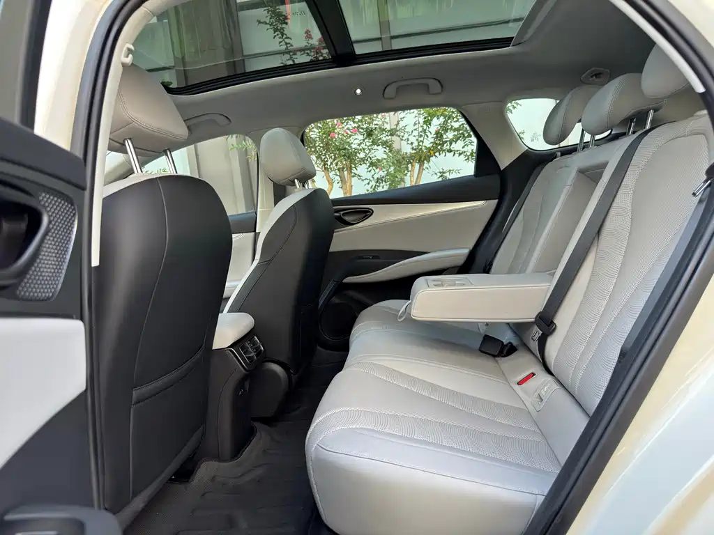 BYD Seal 06 DM-i Touring — фото 13