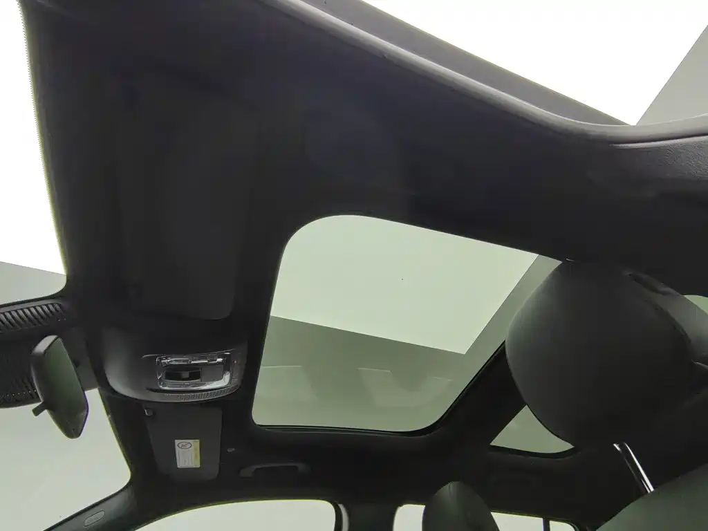 Mercedes-Benz EQB — фото 14