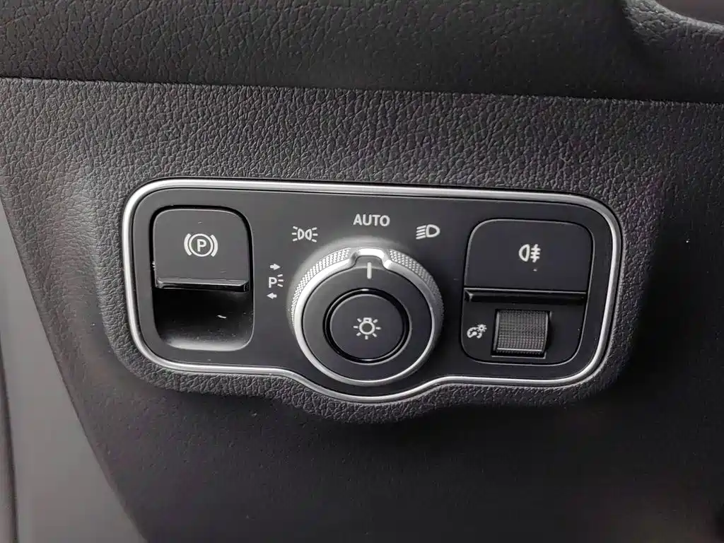 Mercedes-Benz EQB — фото 21