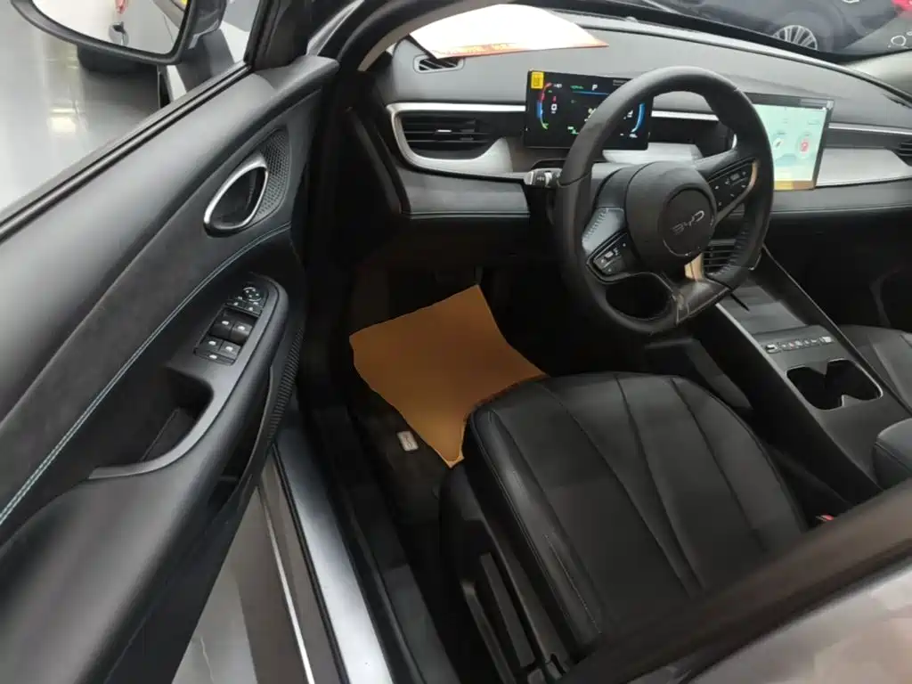 BYD Seal 05 DM-i — фото 16