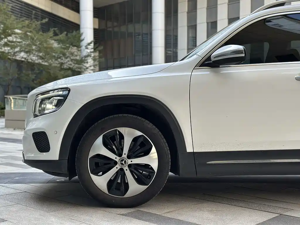 Mercedes-Benz GLB — фото 17