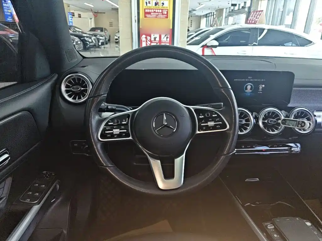 Mercedes-Benz GLB — фото 10