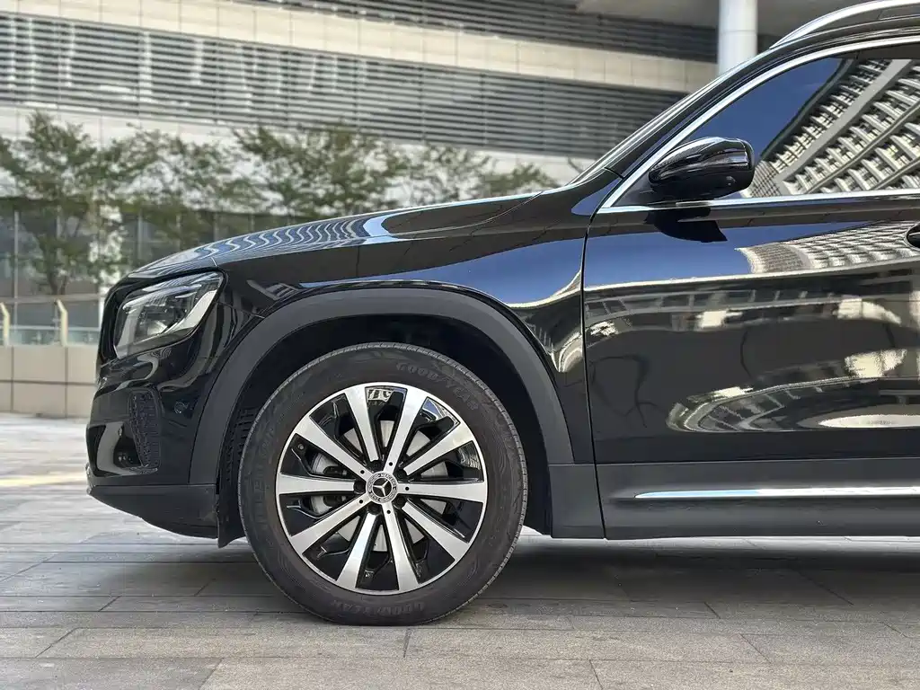 Mercedes-Benz GLB — фото 8