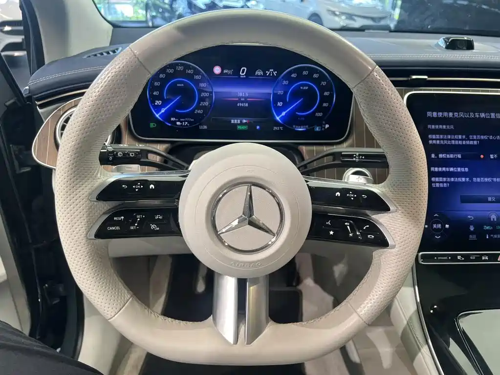 Mercedes-Benz EQE SUV — фото 14