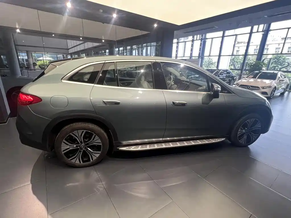 Mercedes-Benz EQE SUV — фото 5