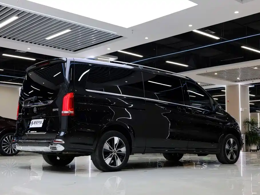 Mercedes-Benz V-Class — фото 14