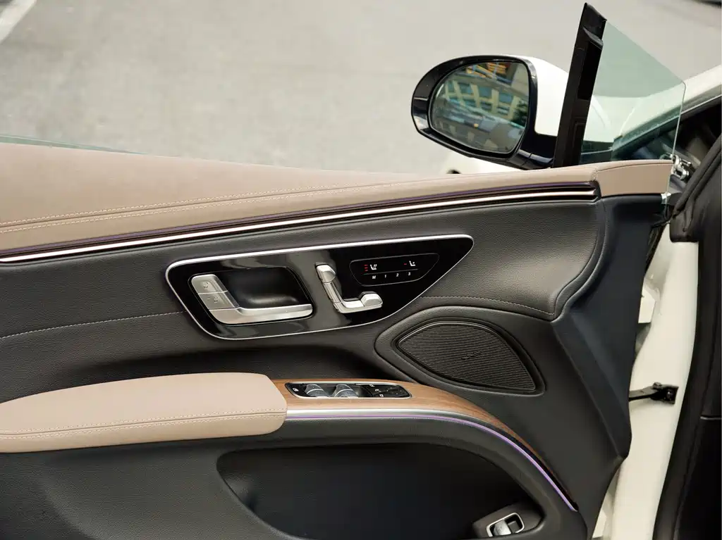 Mercedes-Benz EQS — фото 17