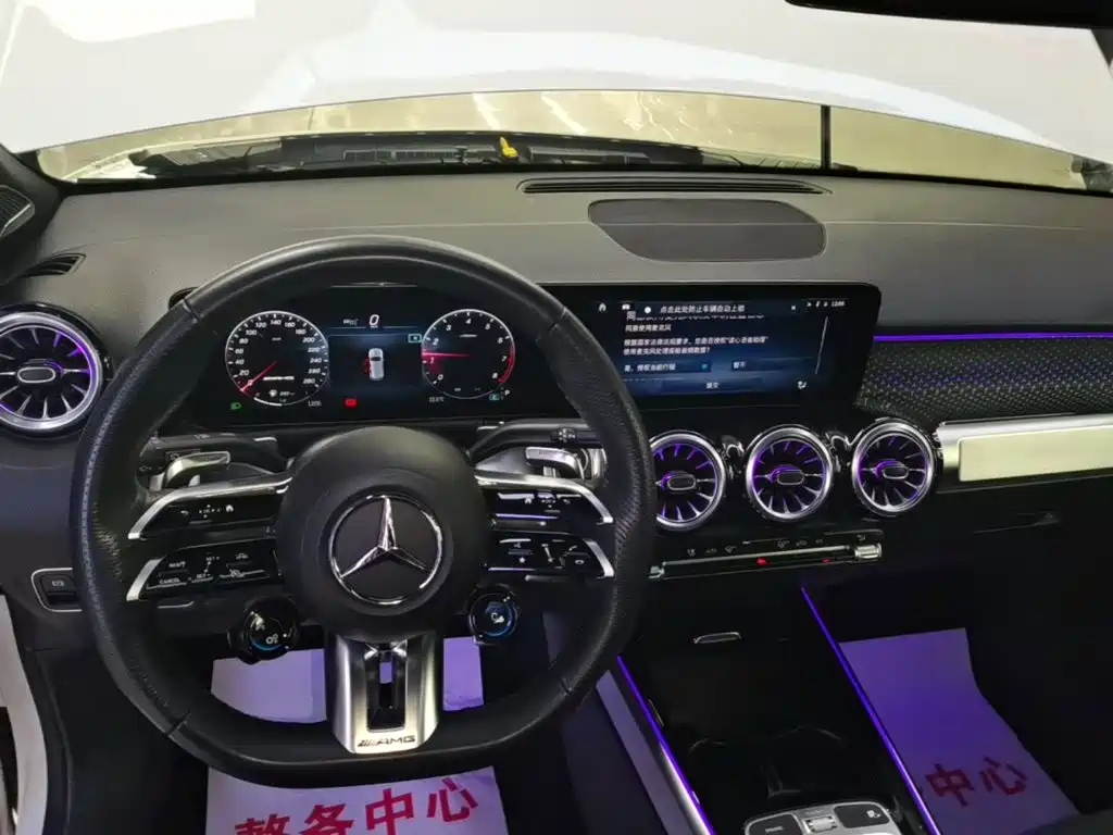 Mercedes-Benz GLB AMG — фото 13