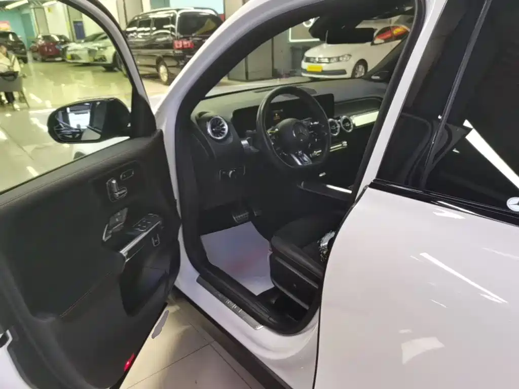 Mercedes-Benz GLB AMG — фото 14