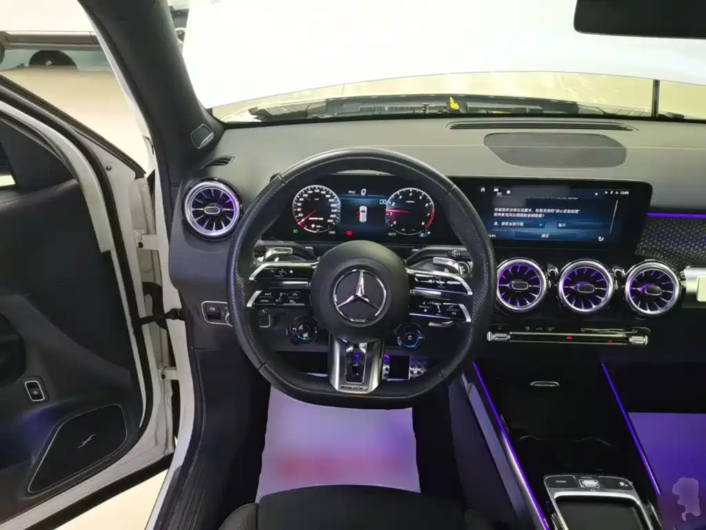 Mercedes-Benz GLB AMG — фото 10