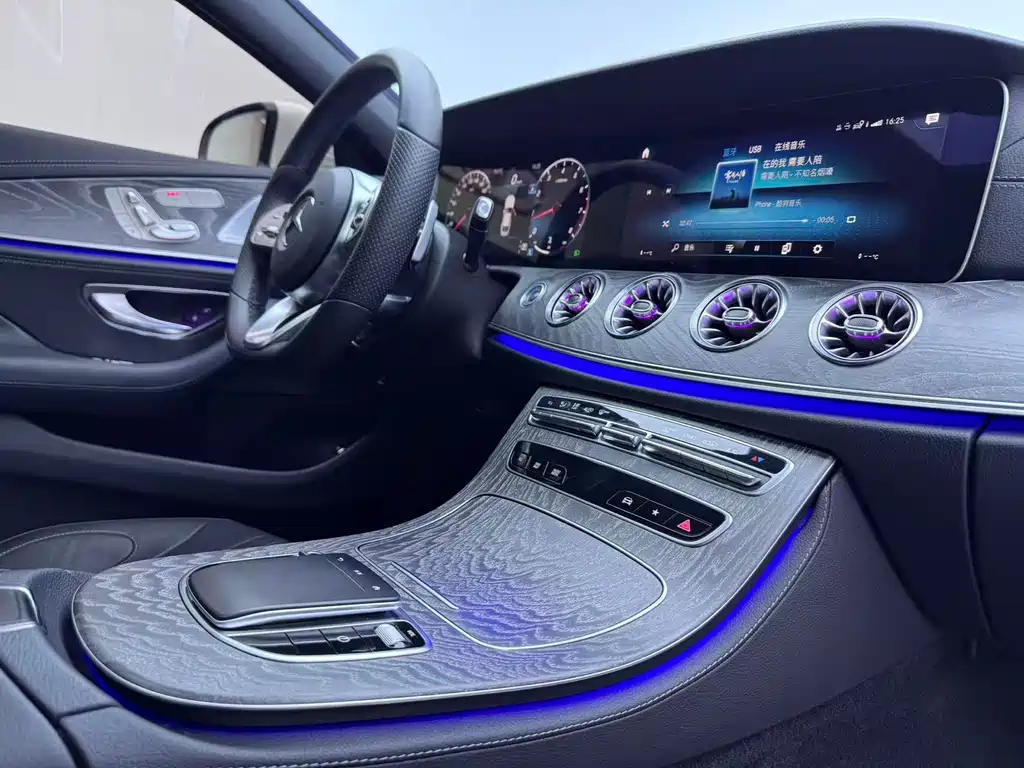 Mercedes-Benz CLS — фото 8