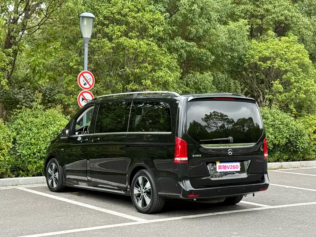 Mercedes-Benz V-Class — фото 14