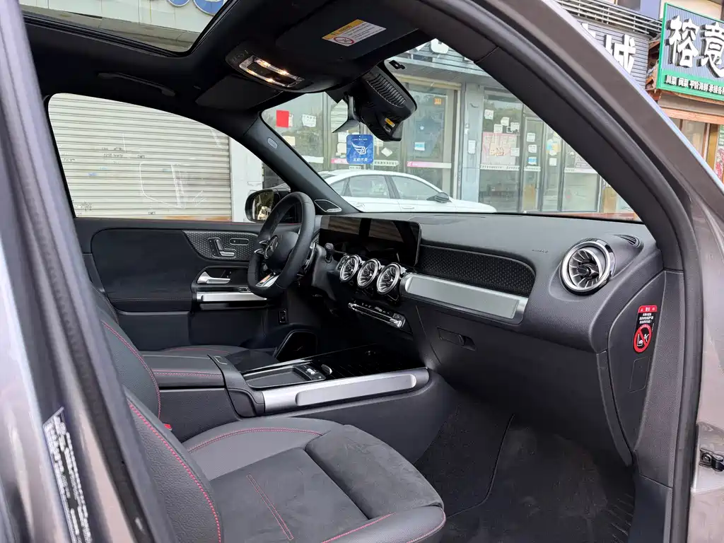 Mercedes-Benz GLB AMG — фото 4