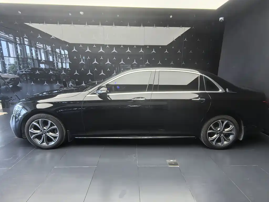 Mercedes-Benz E-Class — фото 11