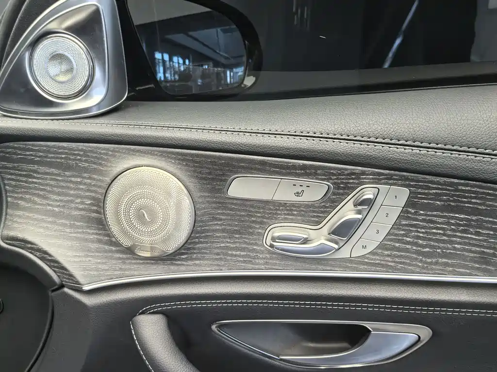 Mercedes-Benz E-Class — фото 10