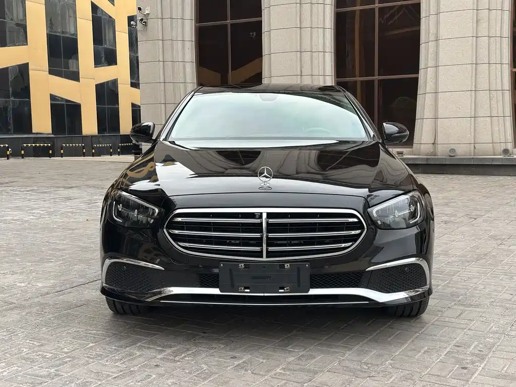 Mercedes-Benz E-Class — фото 2