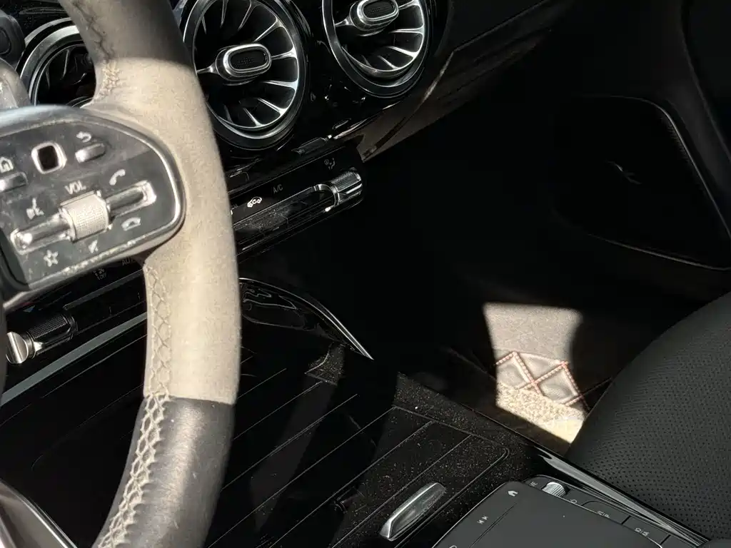 Mercedes-Benz CLA AMG — фото 10