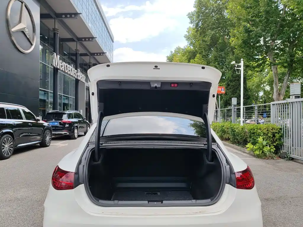 Mercedes-Benz EQE AMG — фото 11