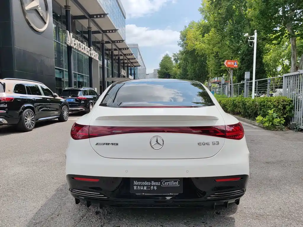 Mercedes-Benz EQE AMG — фото 14