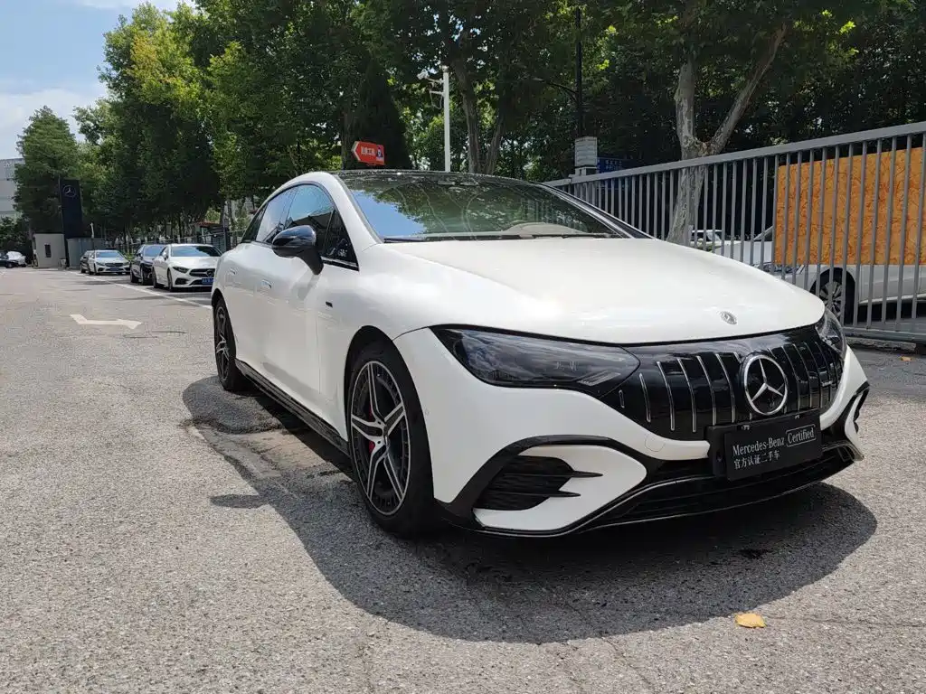 Mercedes-Benz EQE AMG — фото 3