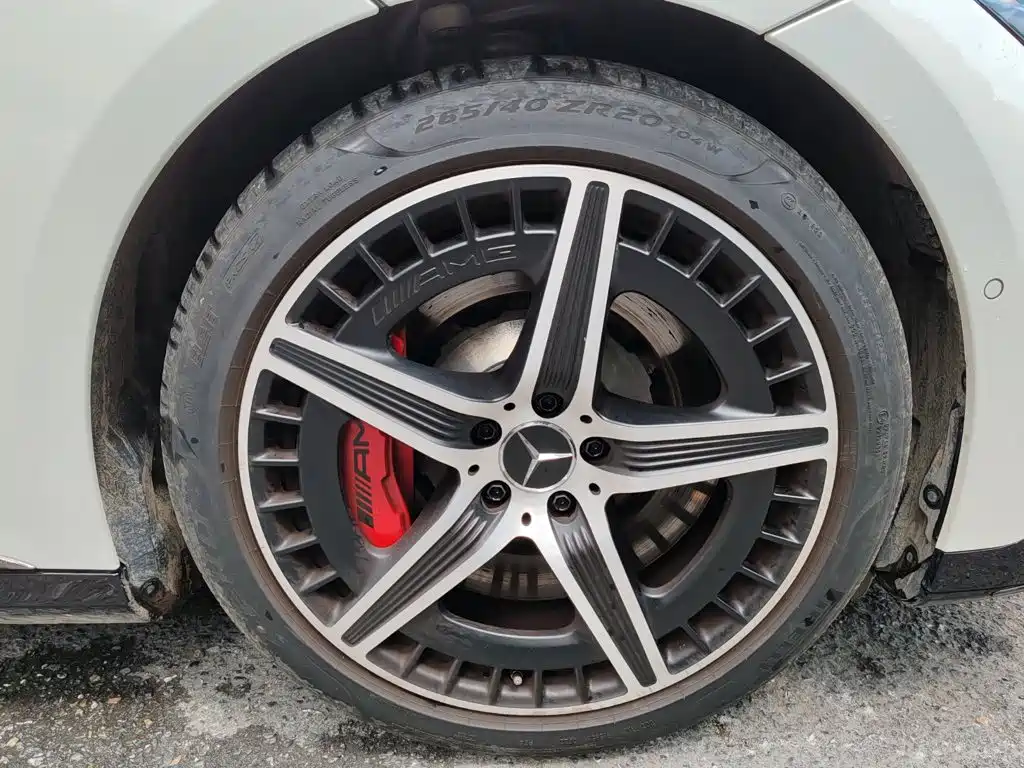 Mercedes-Benz EQE AMG — фото 10