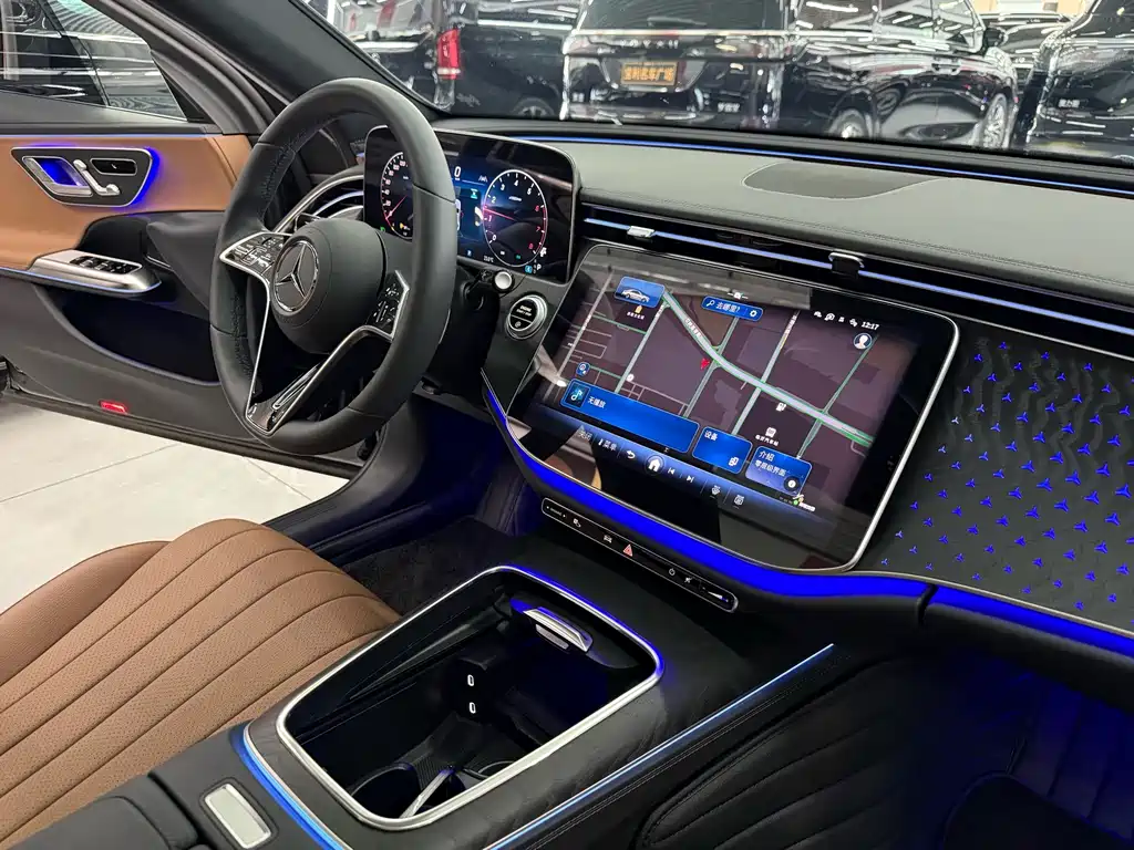 Mercedes-Benz E-Class — фото 13