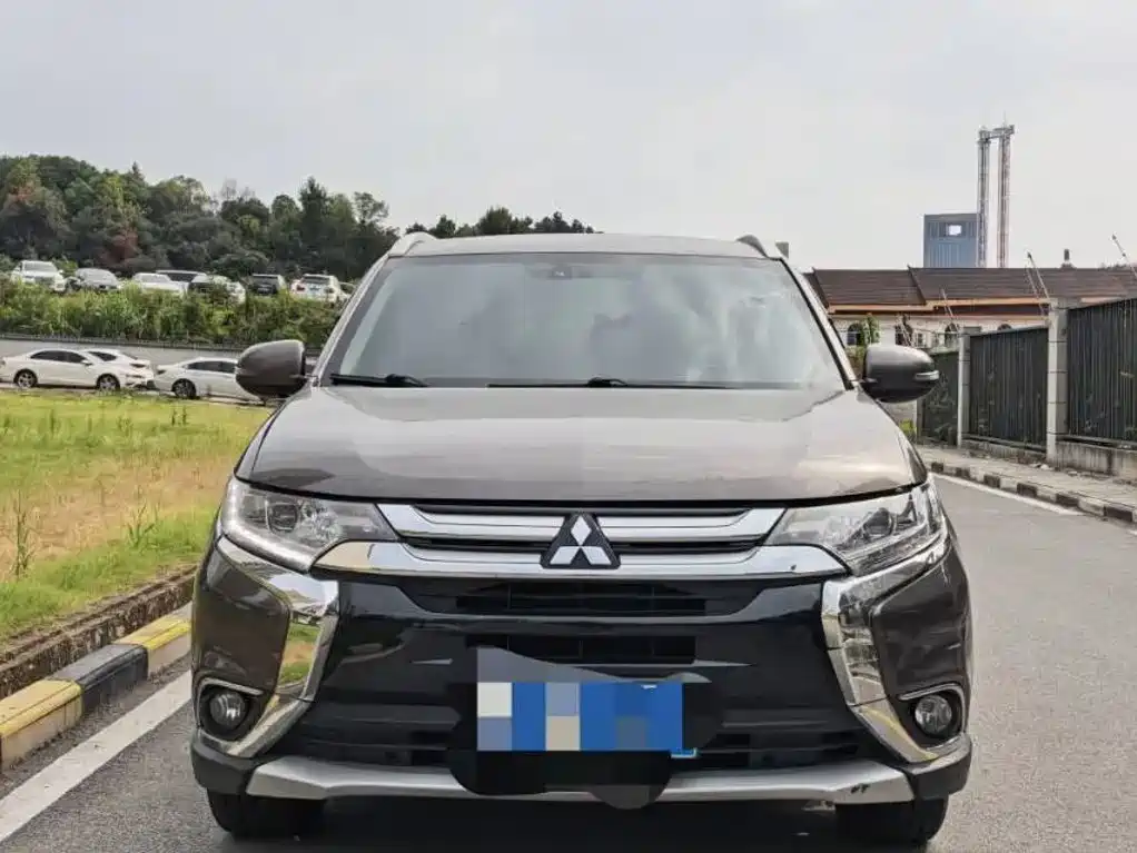 Mitsubishi Outlander — фото 5
