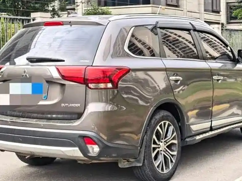 Mitsubishi Outlander — фото 6