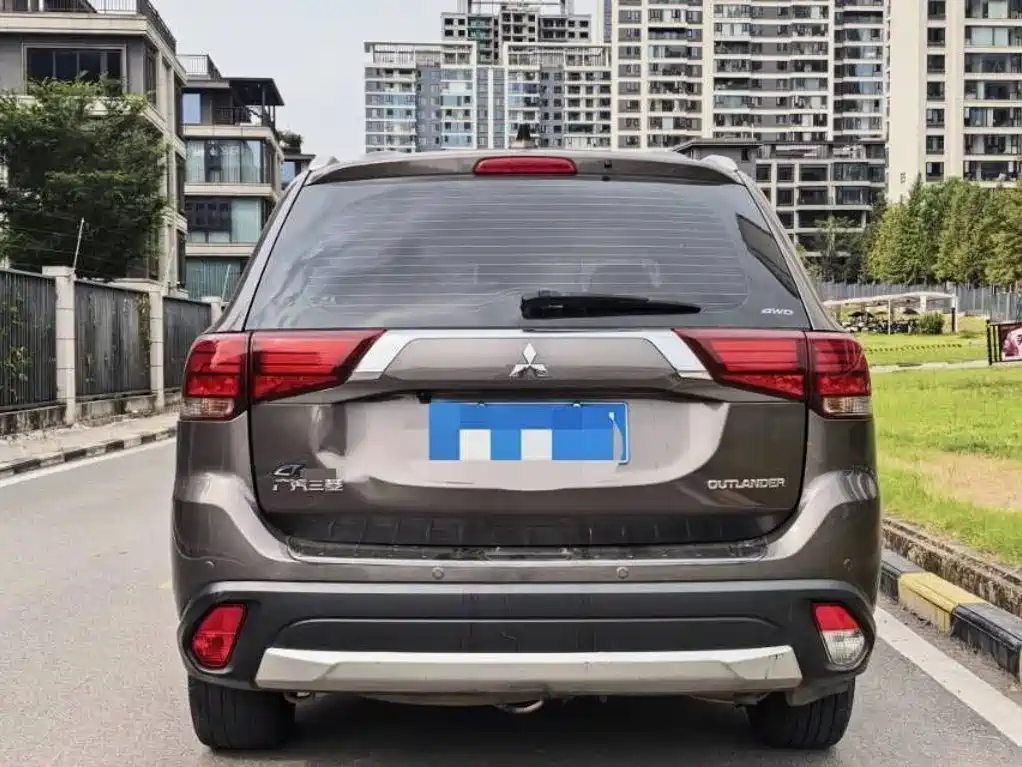 Mitsubishi Outlander — фото 7
