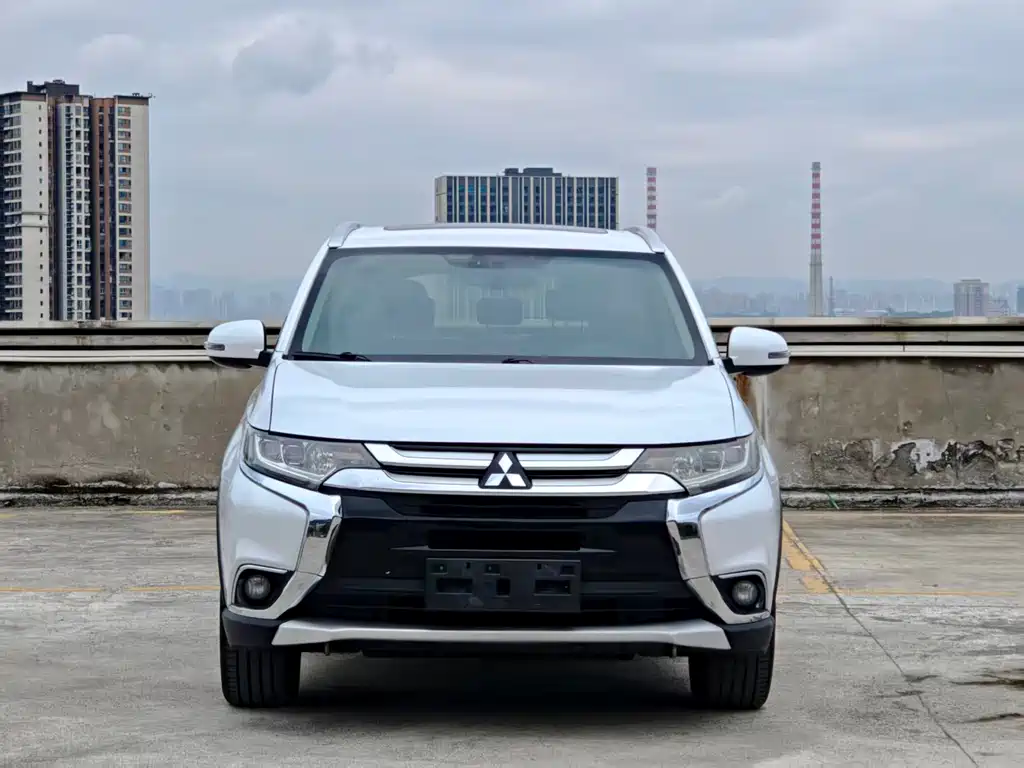 Mitsubishi Outlander — фото 2