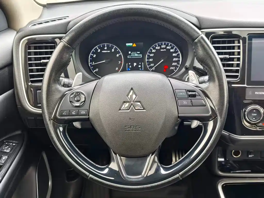 Mitsubishi Outlander — фото 13