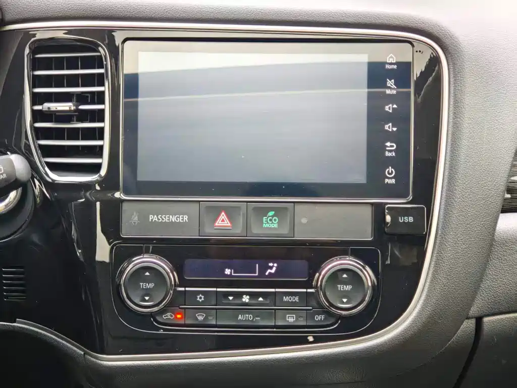 Mitsubishi Outlander — фото 14
