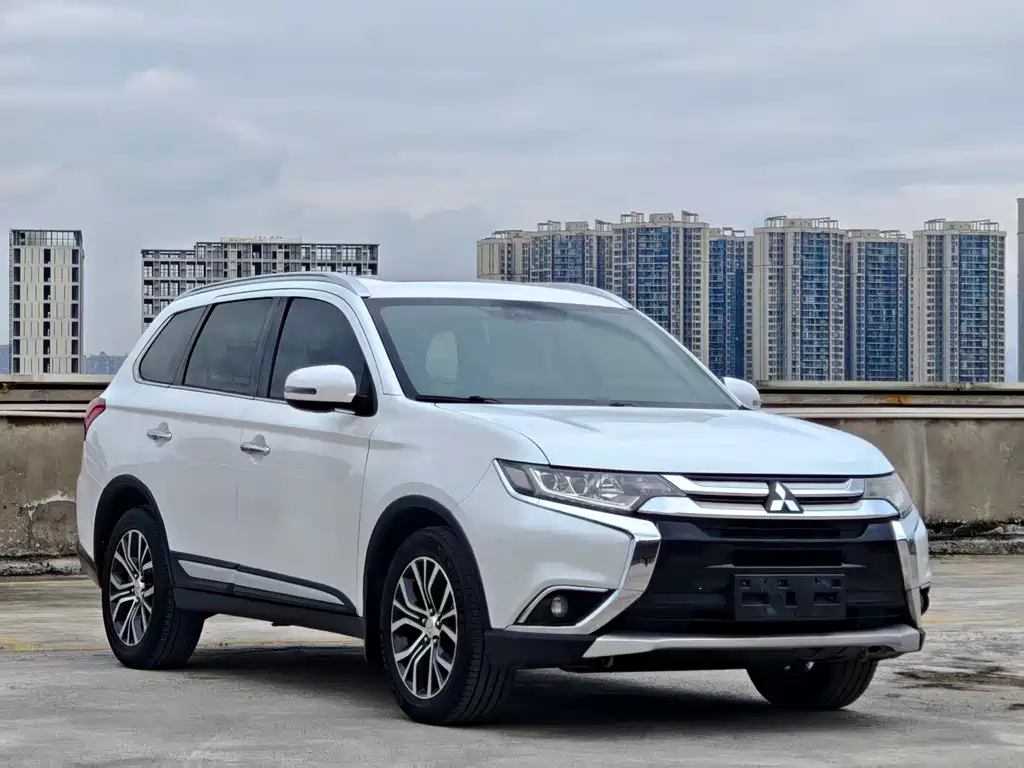 Mitsubishi Outlander — фото 3