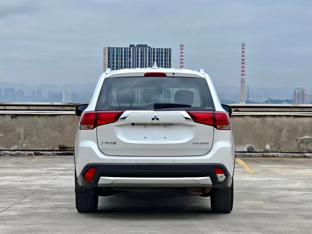Mitsubishi Outlander — фото 22